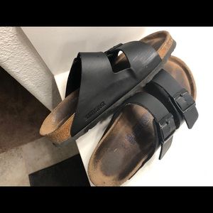 Size 39 black “Arizona” Birkenstocks.